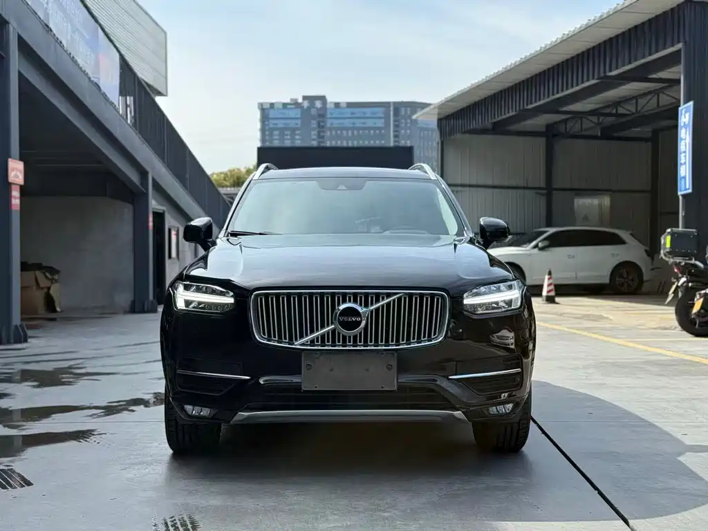 Volvo XC90 2015 T6 7 мест