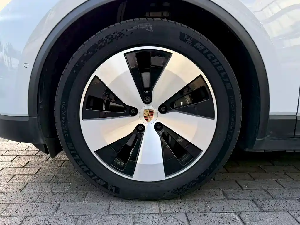 Porsche Macan EV — миниатюра 7