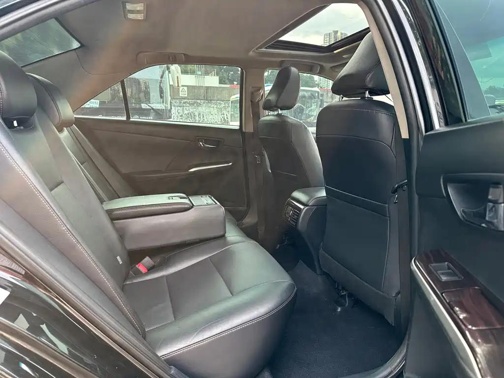 Toyota Camry — миниатюра 6