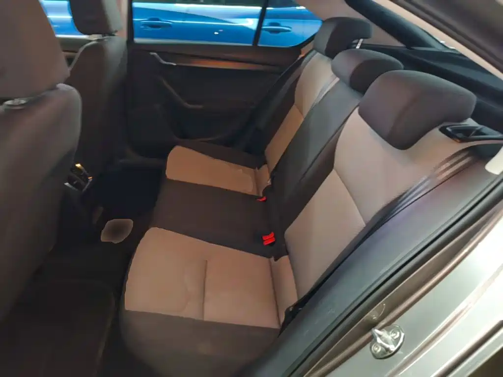 Skoda Octavia — миниатюра 17
