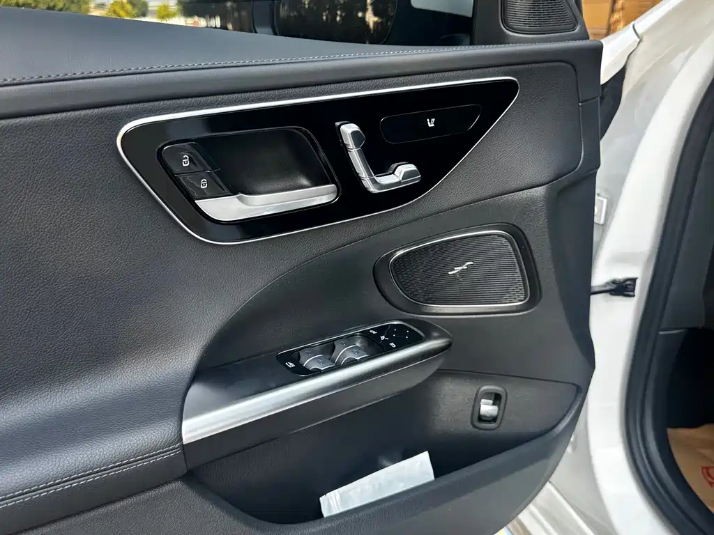 Mercedes-Benz C-Class — миниатюра 8