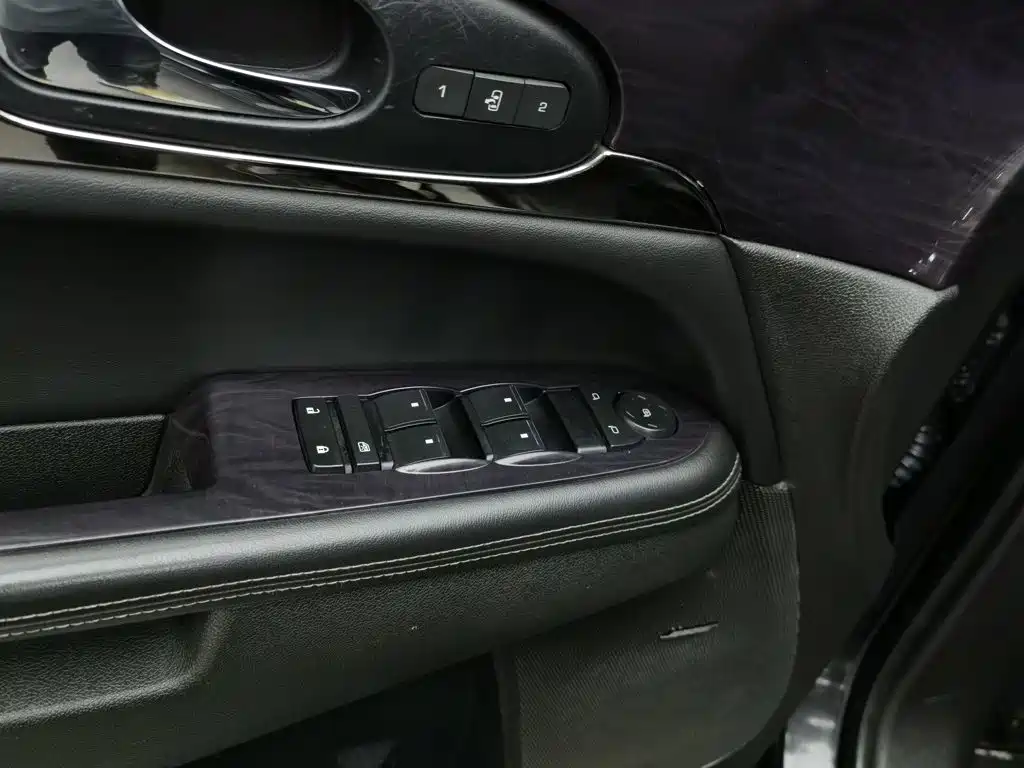 Buick Enclave — миниатюра 9