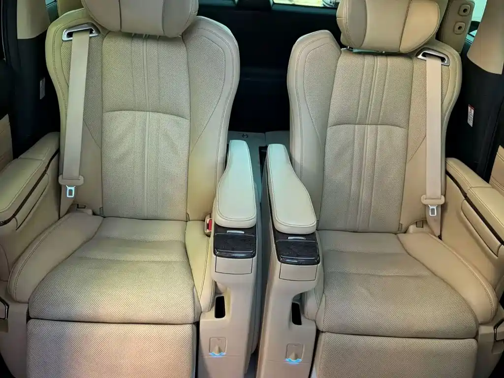 Toyota Vellfire — миниатюра 8