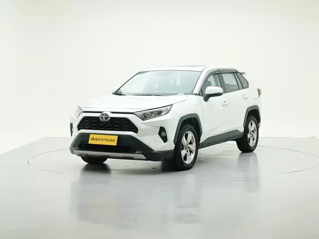 Toyota RAV4 — фото 1