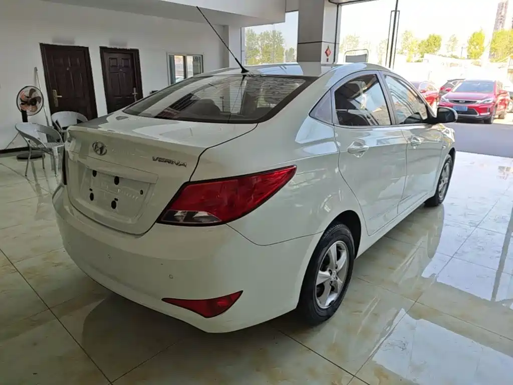 Hyundai Verna — миниатюра 7