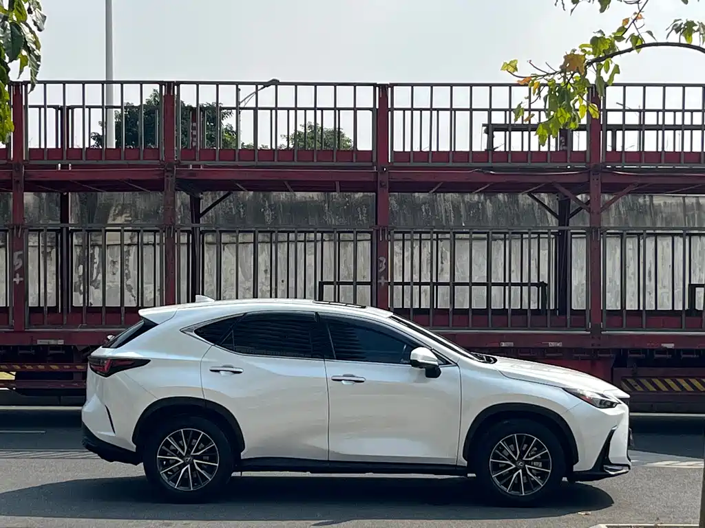 Lexus NX — миниатюра 7