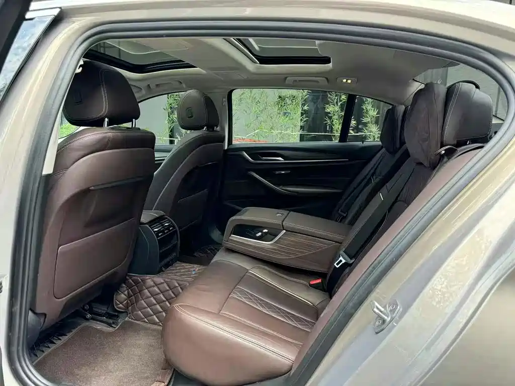 BMW 5 Series — миниатюра 6