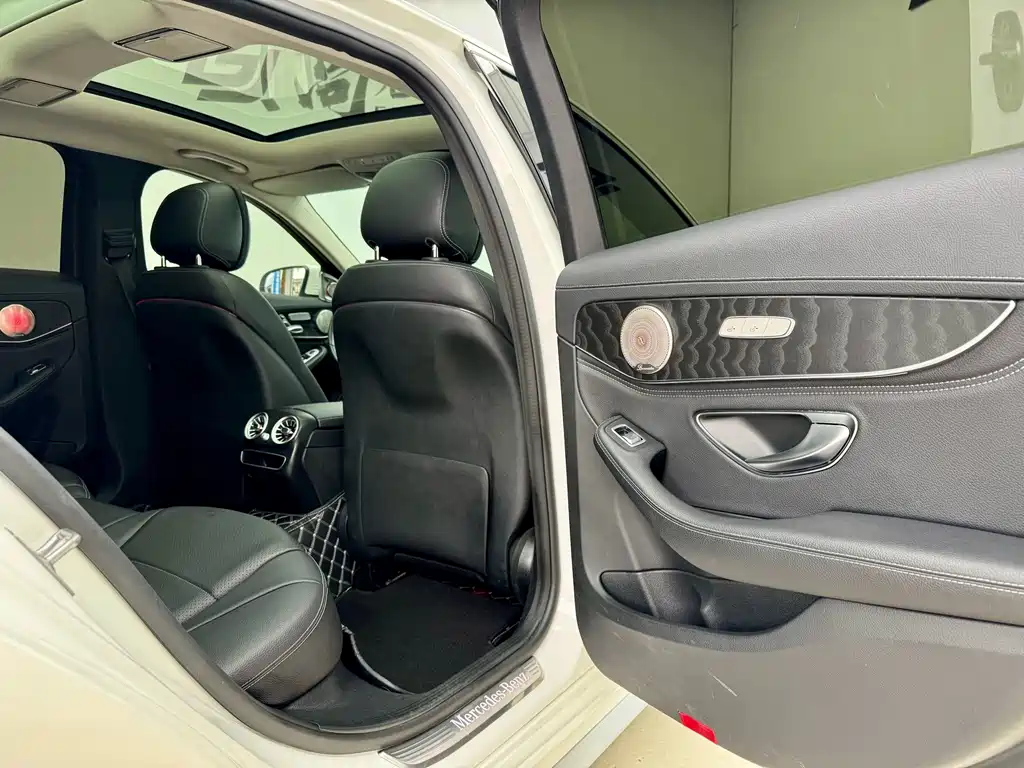 Mercedes-Benz C-Class — миниатюра 11