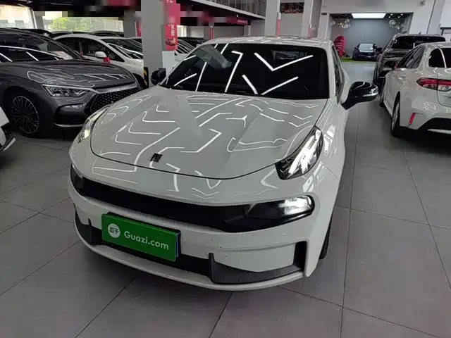 Lynk & Co 03