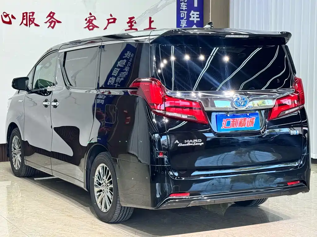 Toyota Alphard — миниатюра 4