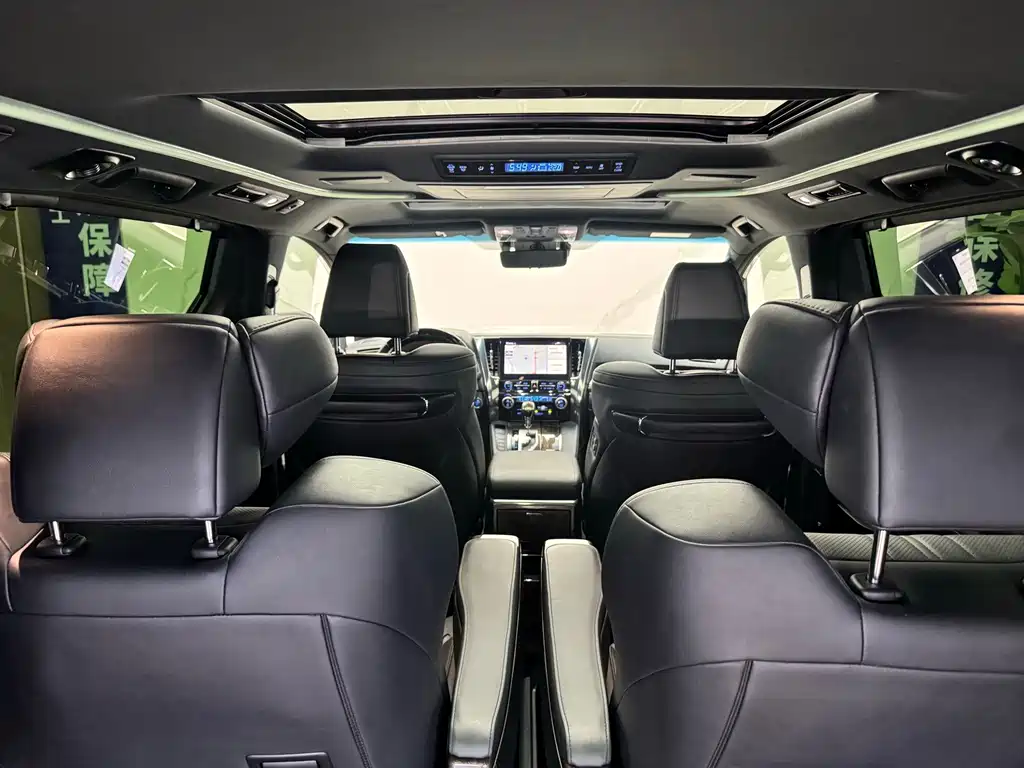 Toyota Alphard — миниатюра 21