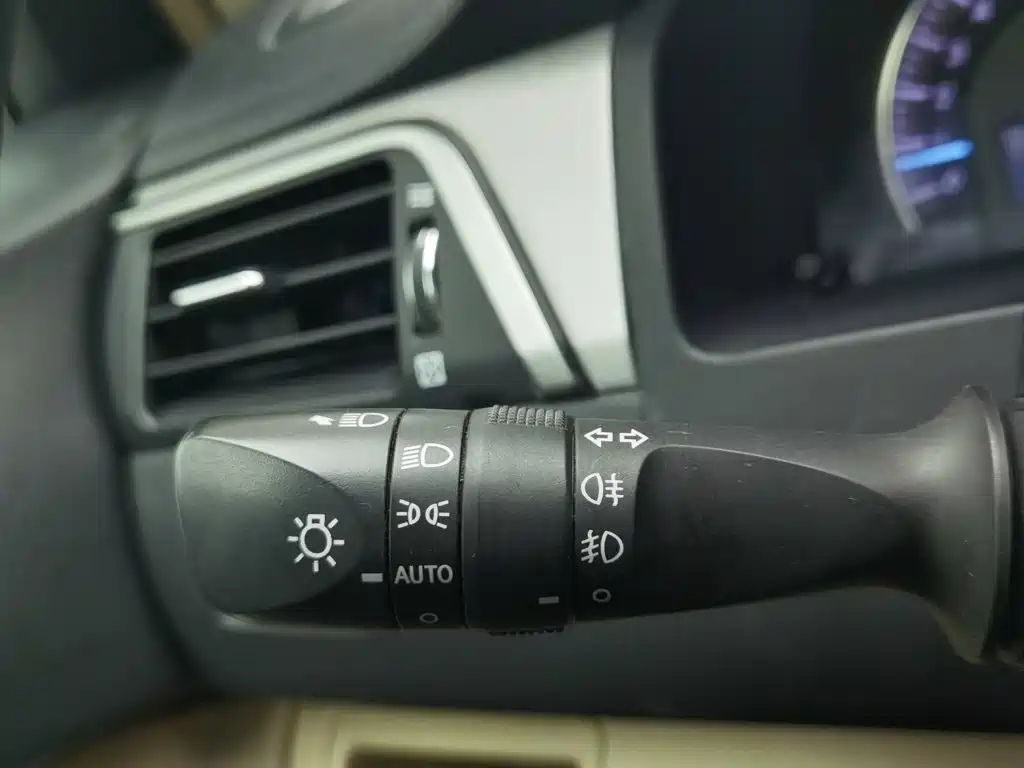 Toyota Camry — миниатюра 21