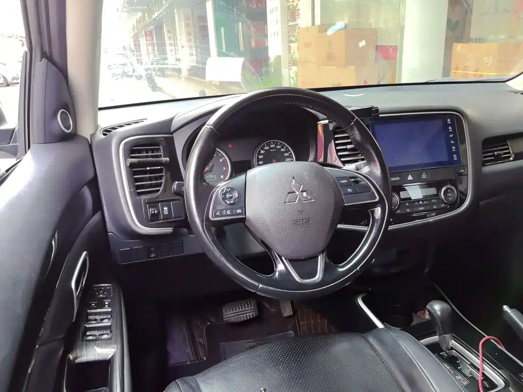 Mitsubishi Outlander — миниатюра 3