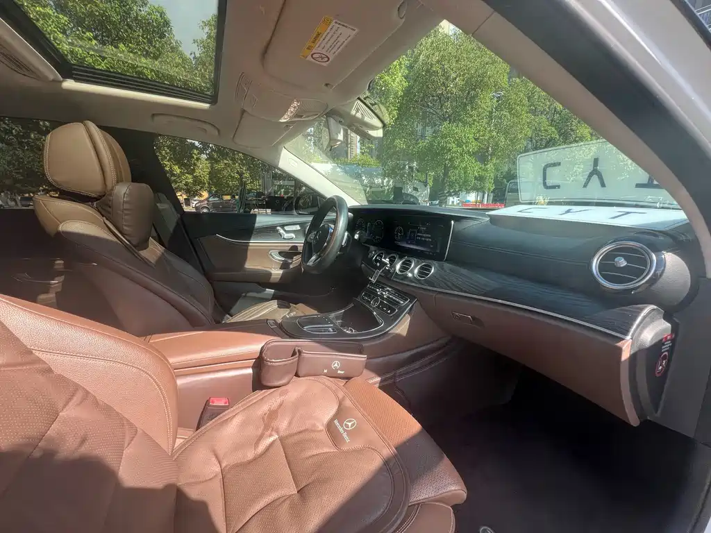 Mercedes-Benz E-Class — миниатюра 7