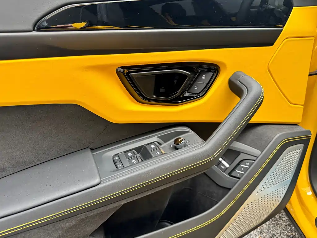 Lamborghini Urus SE — миниатюра 11