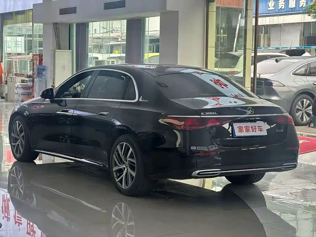 Mercedes-Benz E-Class — миниатюра 7