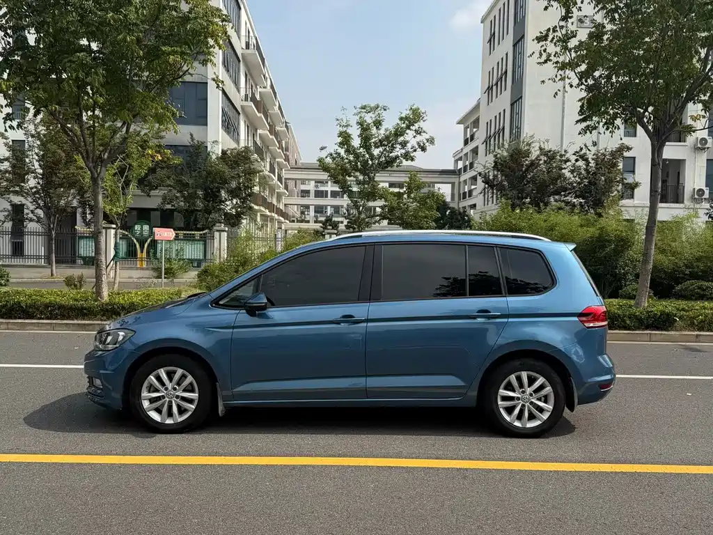 Volkswagen Touran — миниатюра 3