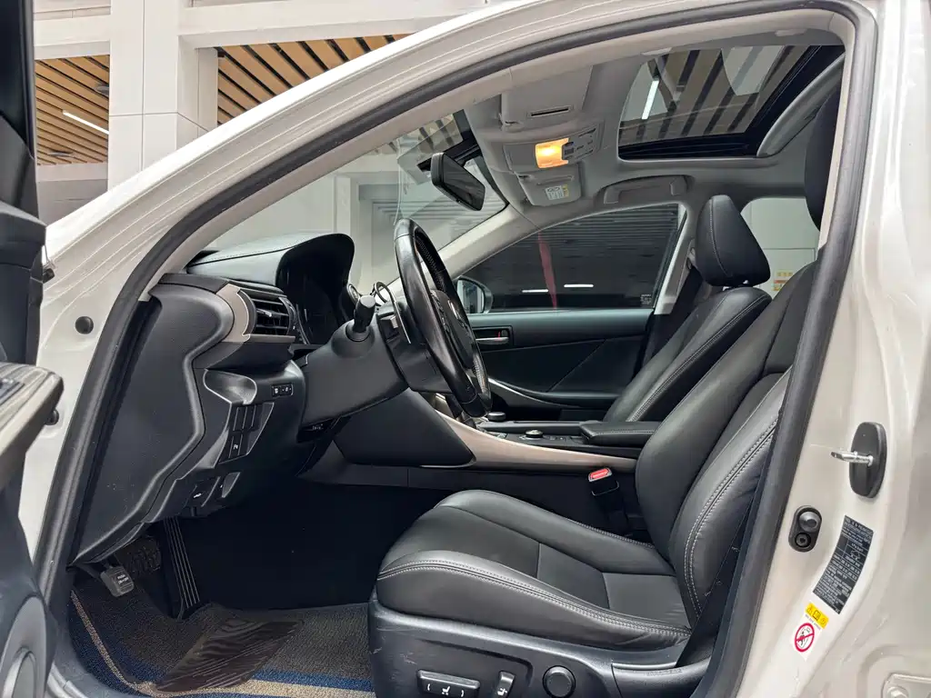 Lexus IS 2017 300