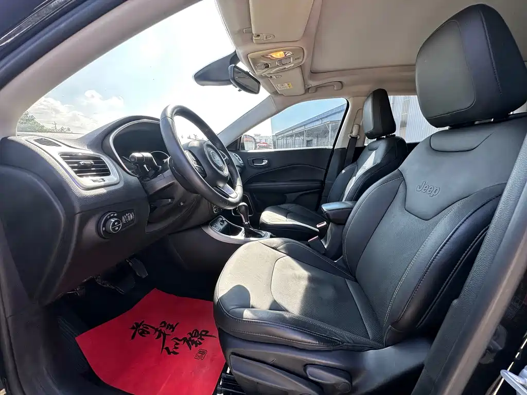 Jeep Compass — миниатюра 4
