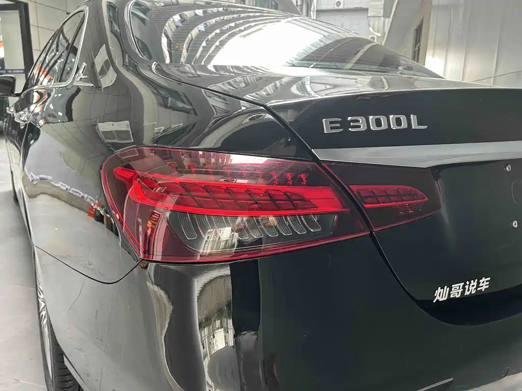 Mercedes-Benz E-Class — миниатюра 7