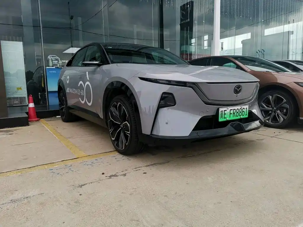 Mazda EZ-60 — миниатюра 5