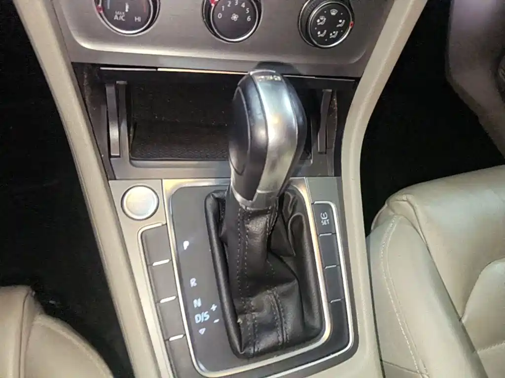 Volkswagen Golf — миниатюра 14