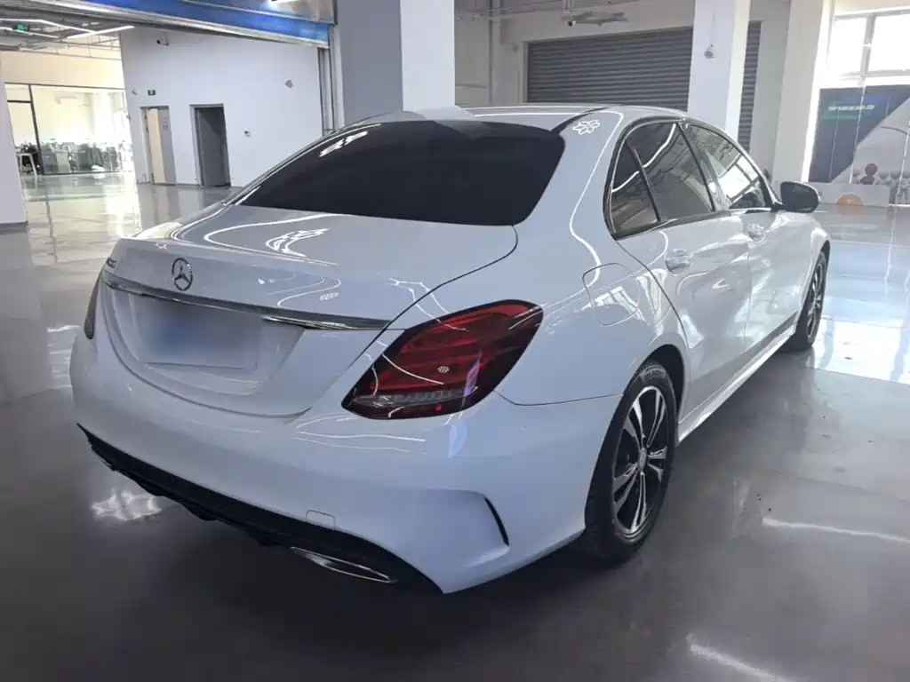 Mercedes-Benz C-Class — миниатюра 7