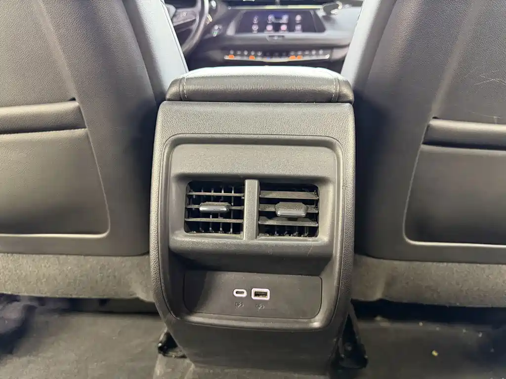 Cadillac XT4 — миниатюра 31