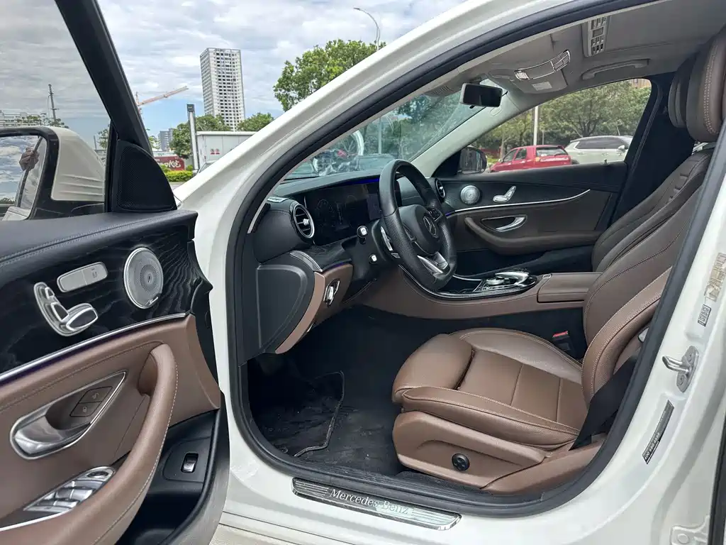 Mercedes-Benz E-Class — миниатюра 9