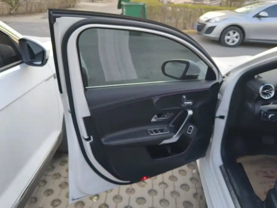 Mercedes-Benz A-Class — миниатюра 6