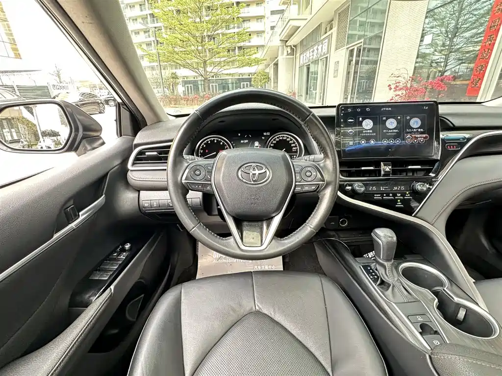 TOYOTA CAMRY