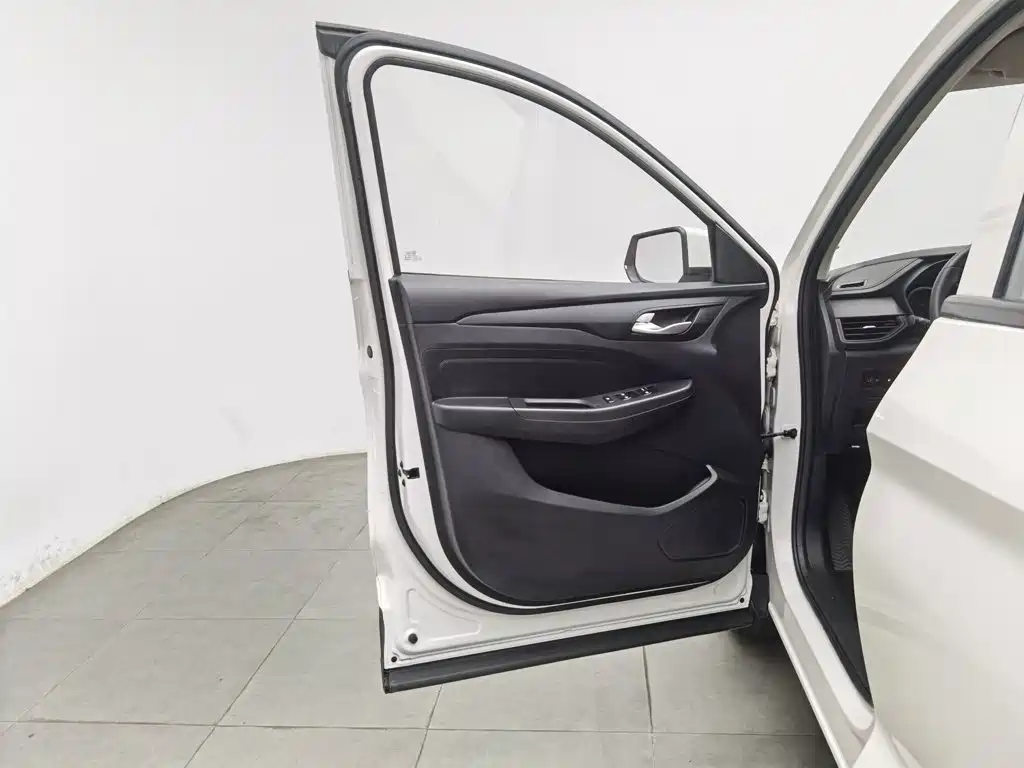 Wuling Hongguang S3 — миниатюра 8