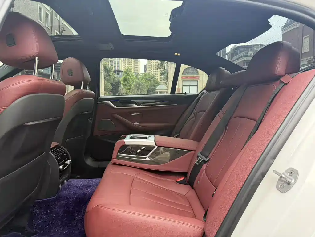 BMW 5 Series — миниатюра 13