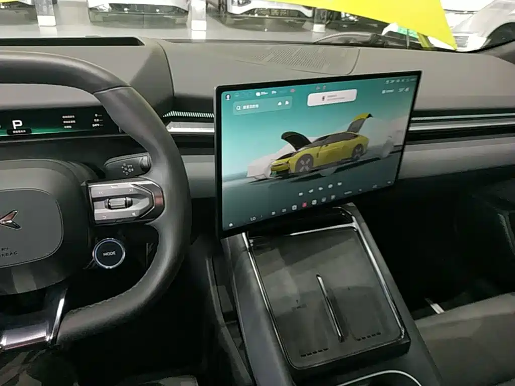 XPeng P7 — миниатюра 10