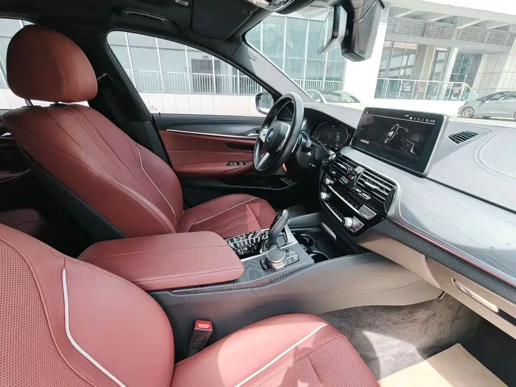 BMW 5 Series — миниатюра 6