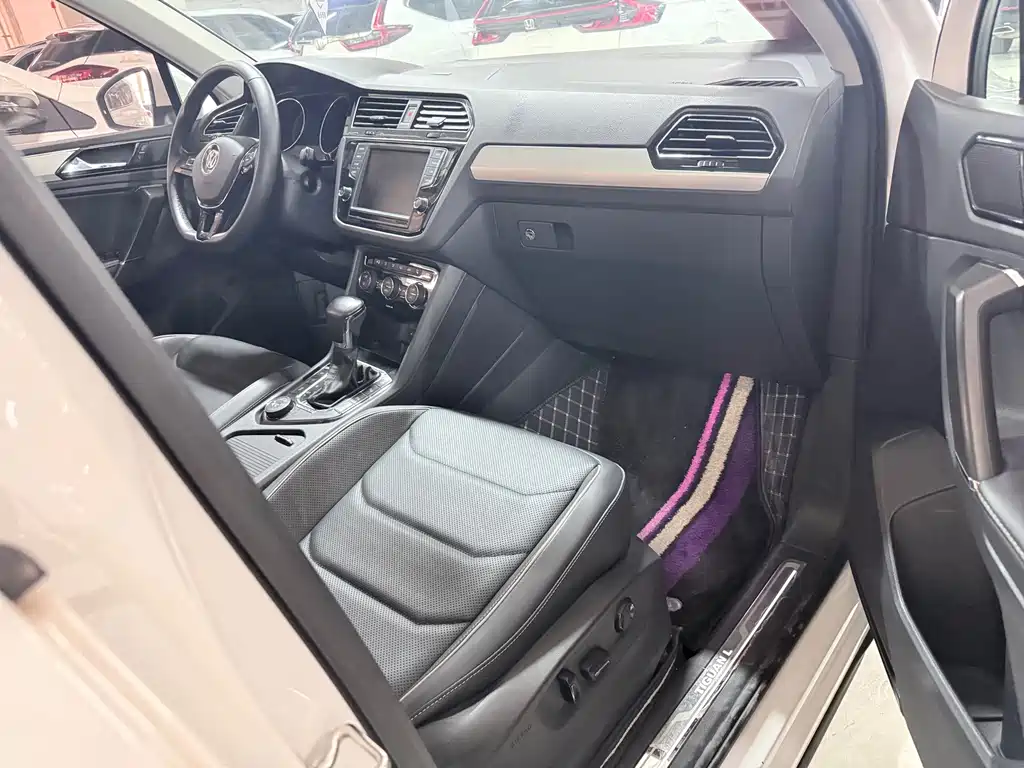 Volkswagen Tiguan L — миниатюра 21