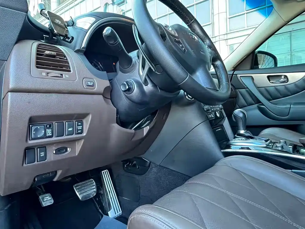 Infiniti FX — миниатюра 7