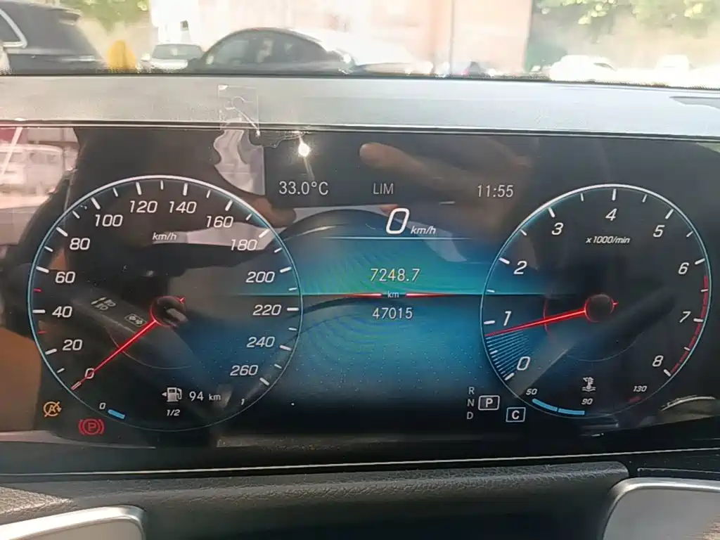 Mercedes-Benz GLB — миниатюра 12