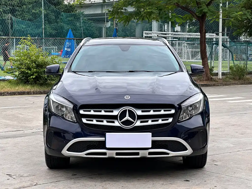 MERCEDES-BENZ GLA