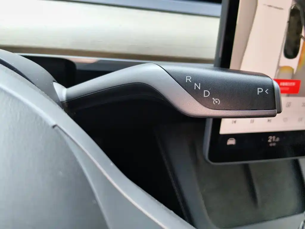 Tesla Model 3 — миниатюра 10