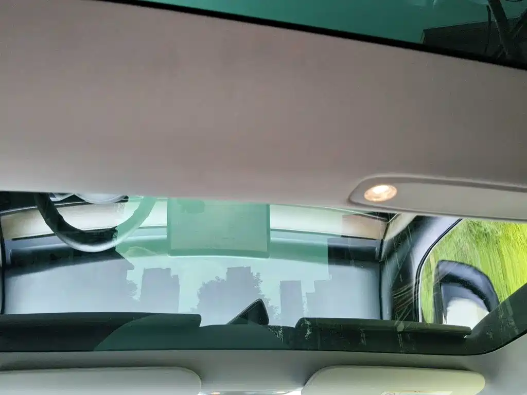 Tesla Model 3 — миниатюра 14