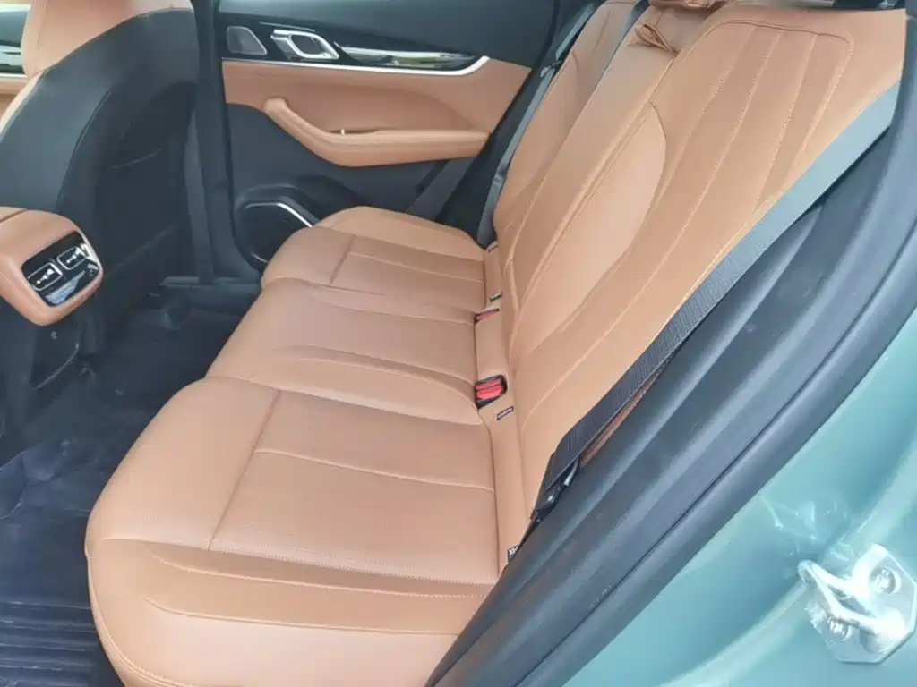 Geely Boyue L — миниатюра 22