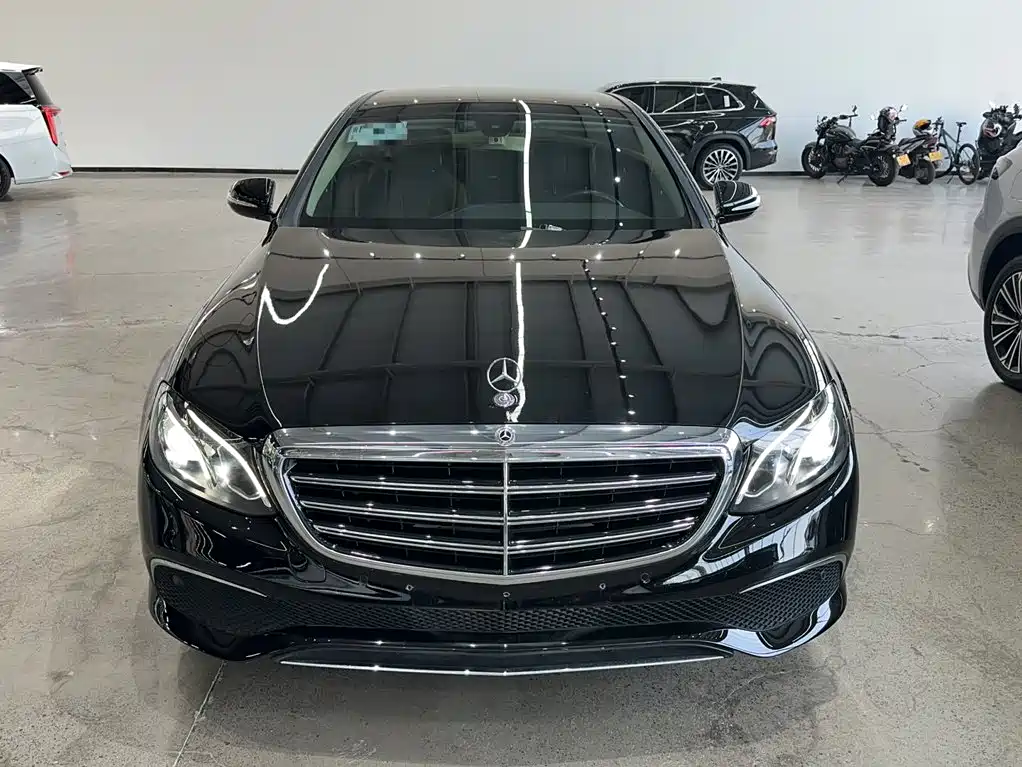 Mercedes-Benz E-Class — миниатюра 11