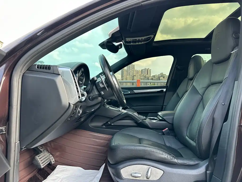Porsche Cayenne — миниатюра 4