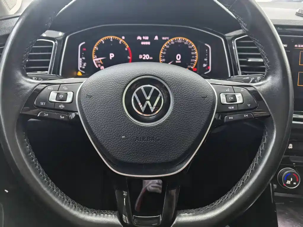 VOLKSWAGEN T ROC EXPLORING SONGS