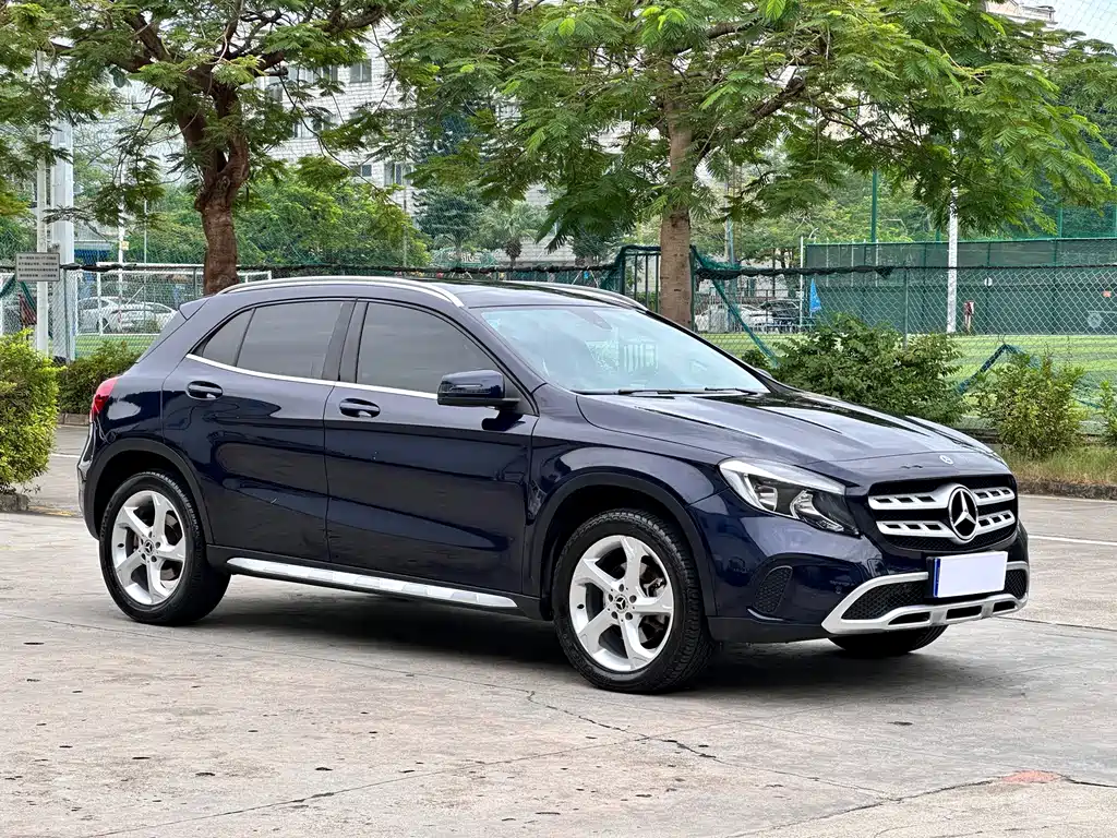 MERCEDES-BENZ GLA