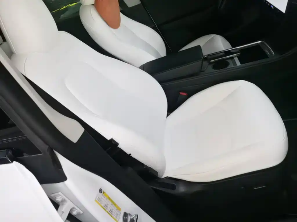 Tesla Model Y — миниатюра 25