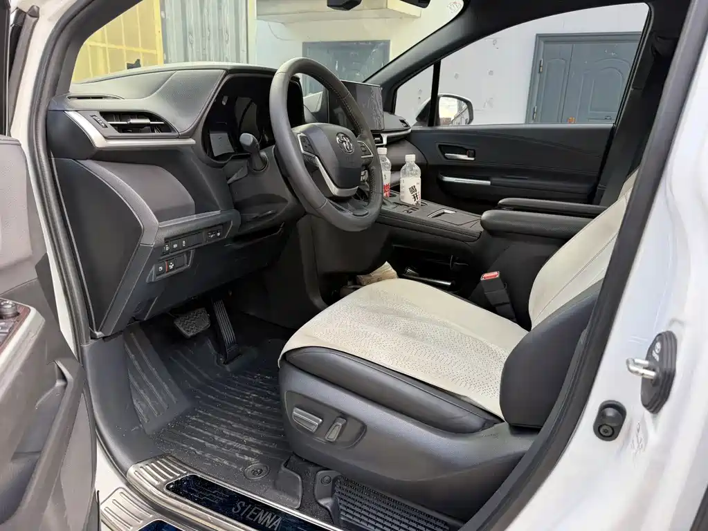 Toyota Sienna — миниатюра 8