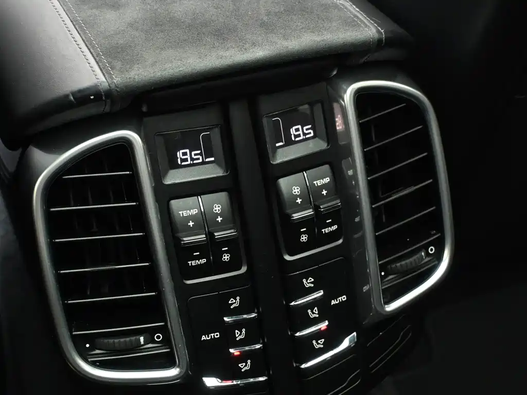 Porsche Cayenne — миниатюра 14