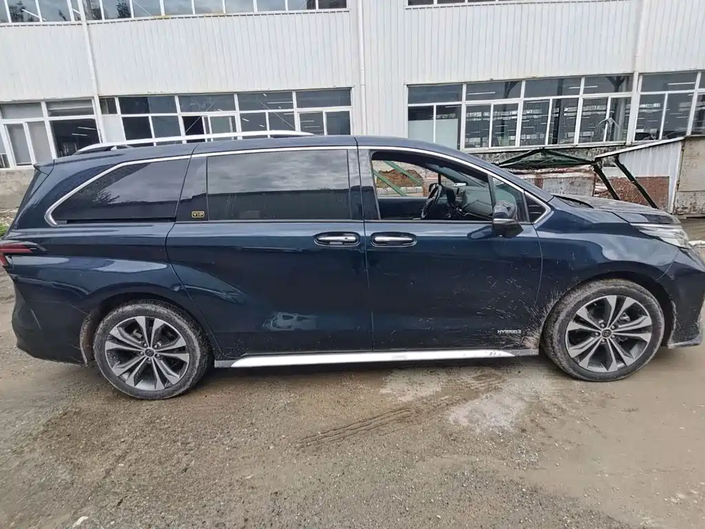 Toyota Granvia — миниатюра 3